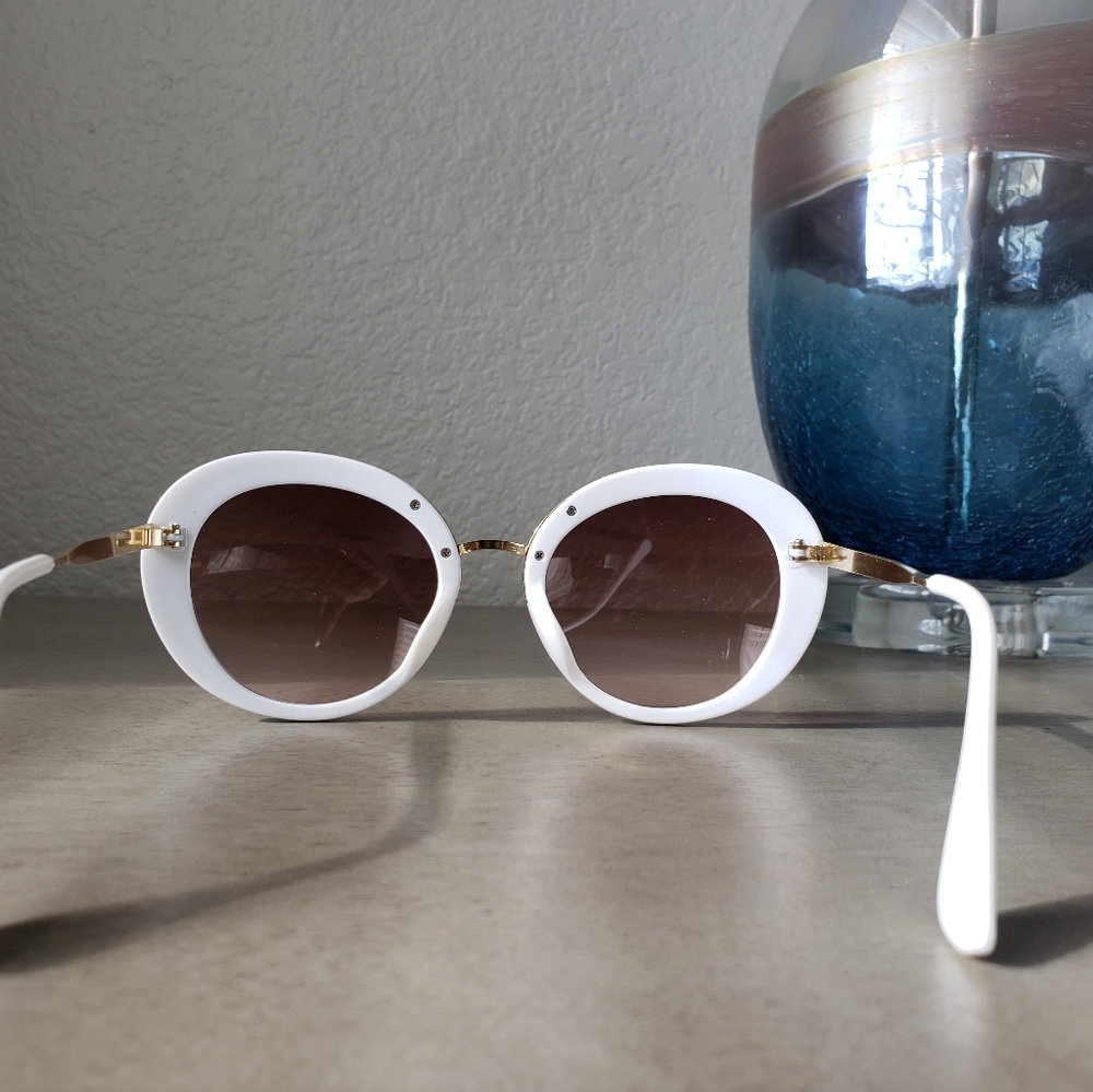 Sunglasses - Picture 3 of 3